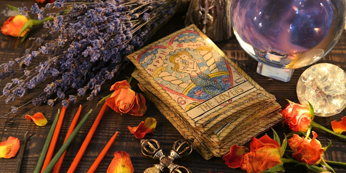 Tarot et astrologie : Découvrez les énergies cosmiques qui influenceront votre journée du 12 août 2024