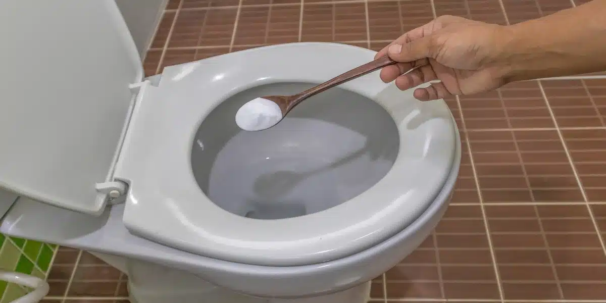 Le secret de cuisine surprenant pour déboucher vos toilettes rapidement !