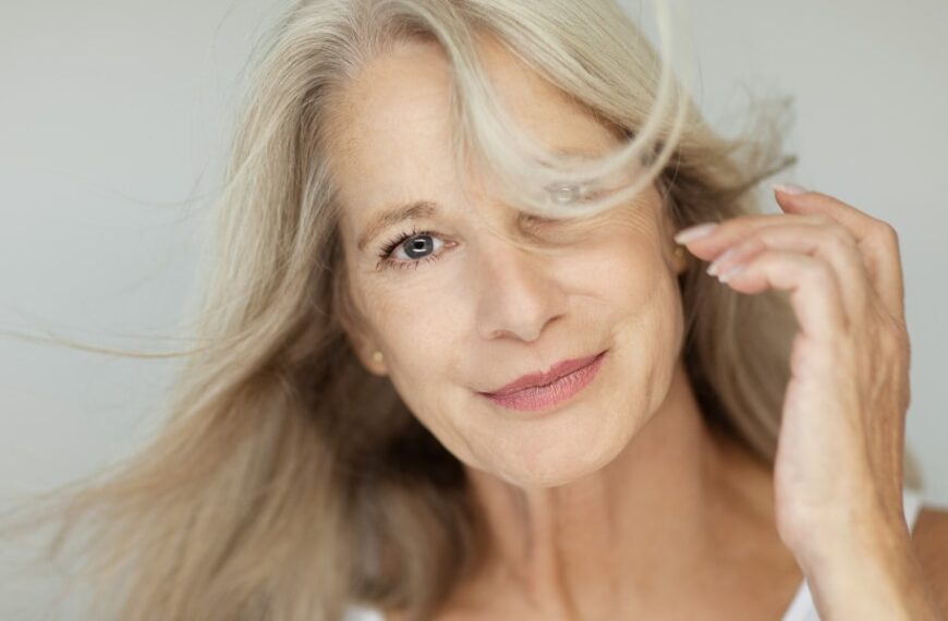 Conseils pour sublimer les cheveux gris : 4 idées tendances et astuces d'entretien