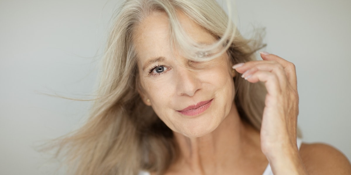 Conseils pour sublimer les cheveux gris : 4 idées tendances et astuces d'entretien