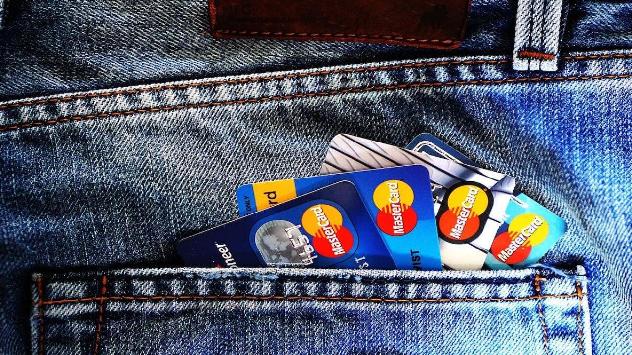 How do you choose your online bank to save money?