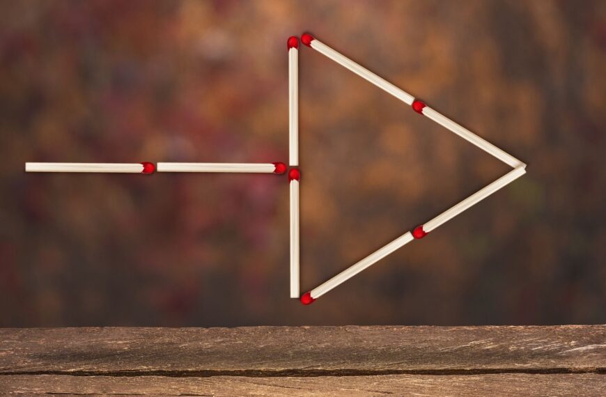 Défi visuel : Transformez une flèche en allumettes en deux petites avec seulement quatre mouvements stratégiques ! Testez votre esprit logique maintenant !